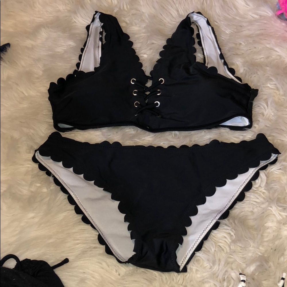 Black tie up scallop bikini 👙 - Picture 2 of 5